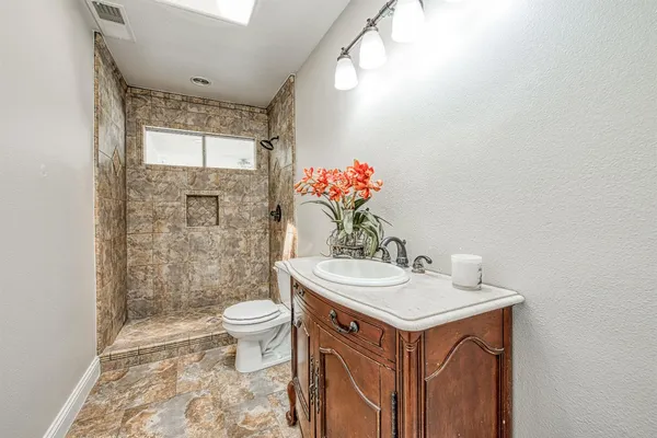$812,000 | 5358 West Clinton Avenue, Fresno, CA 93722