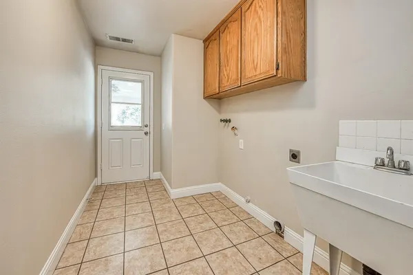 $812,000 | 5358 West Clinton Avenue, Fresno, CA 93722