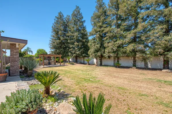 $812,000 | 5358 West Clinton Avenue, Fresno, CA 93722