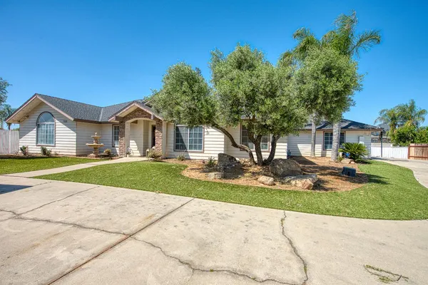 $812,000 | 5358 West Clinton Avenue, Fresno, CA 93722