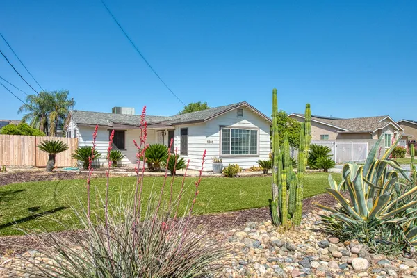 $812,000 | 5358 West Clinton Avenue, Fresno, CA 93722