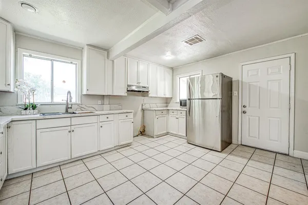 $812,000 | 5358 West Clinton Avenue, Fresno, CA 93722