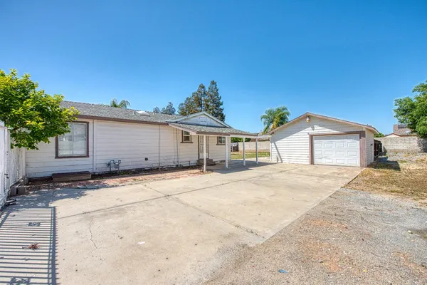 $812,000 | 5358 West Clinton Avenue, Fresno, CA 93722