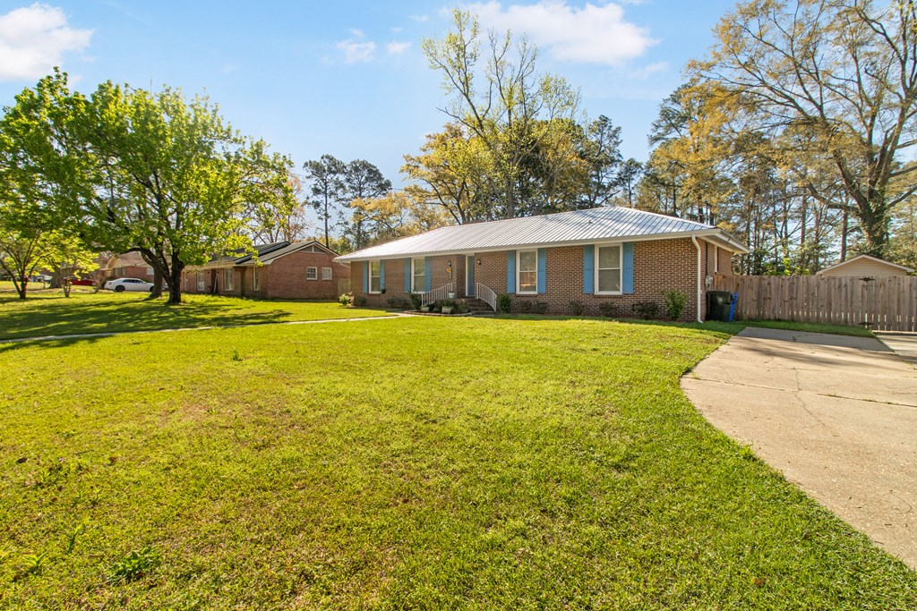 1607 Randall Road Dothan, AL 36303 - Photo 3 of 28 Large drive way
