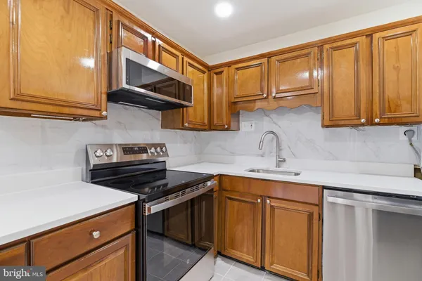 $350,000 | 102 North Duke Drive, Sterling, VA 20164