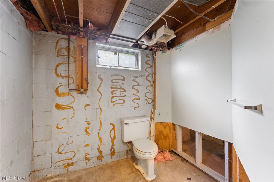 962 Keefer Road Girard, OH 44420 - Photo 27 of 31 Bathroom featuring concrete flooring and toilet