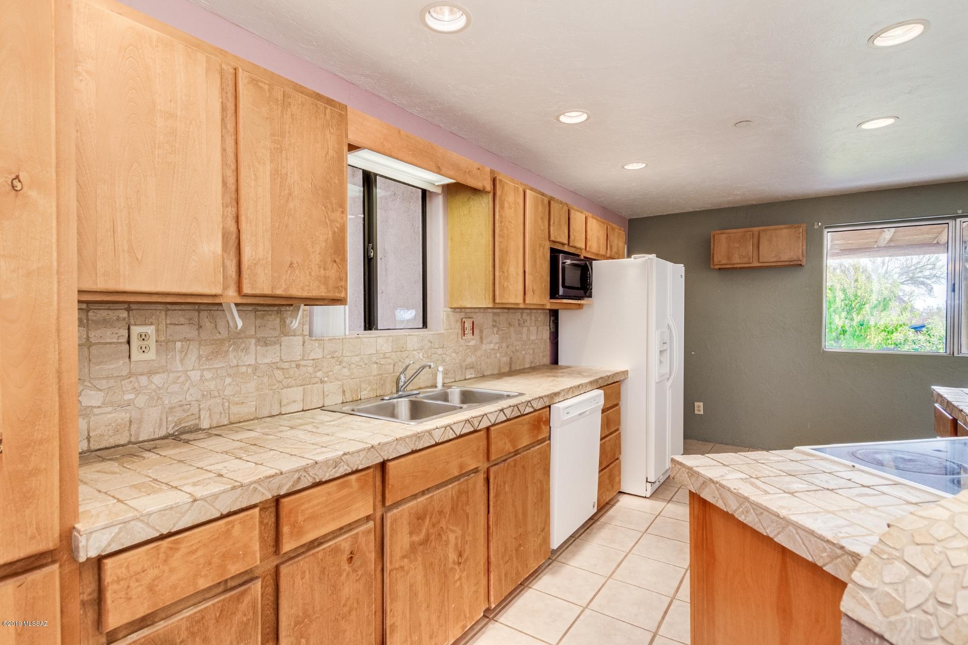 38383 South Bluebell Road Marana, AZ 85658 - Photo 8 of 19