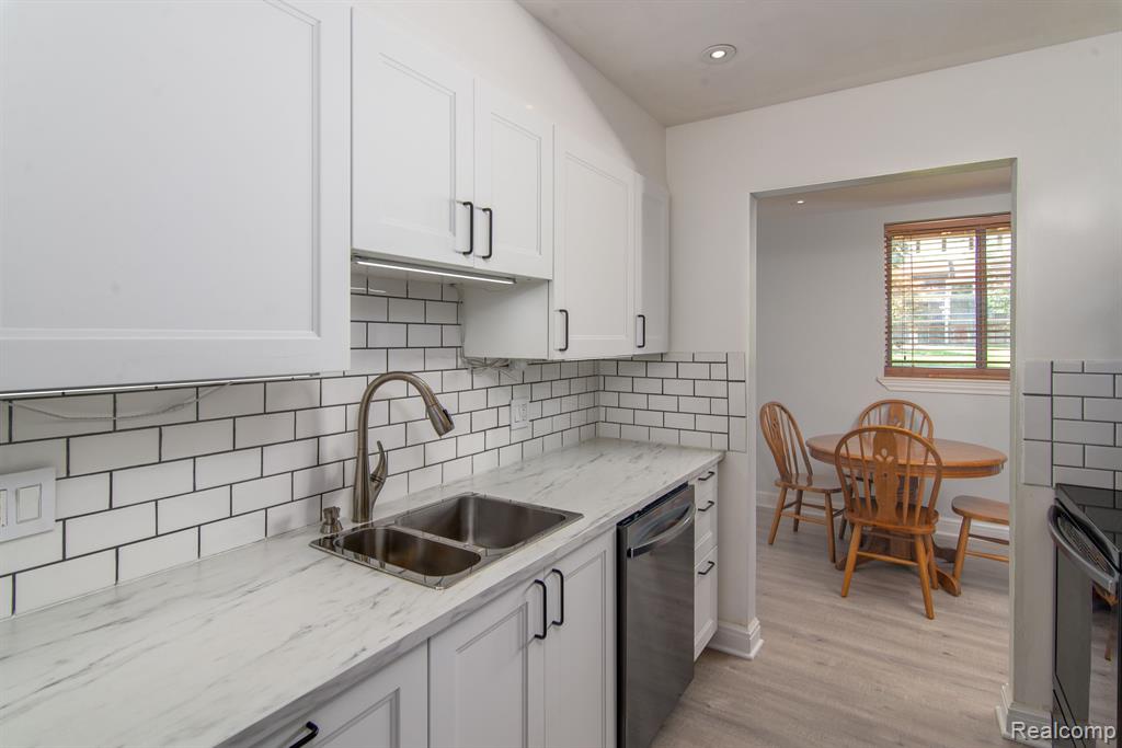 29870 West 12 Mile Road, Unit 704 Farmington, MI 48334 - Photo 9 of 16