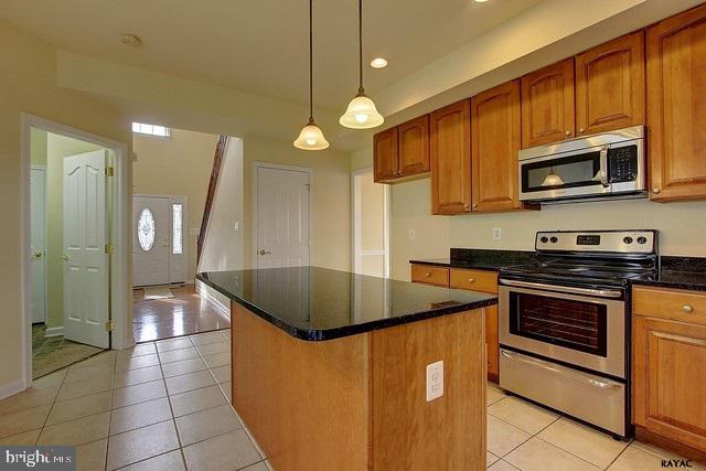 985 Silver Maple Circle Seven Valleys, PA 17360 - Photo 8 of 27