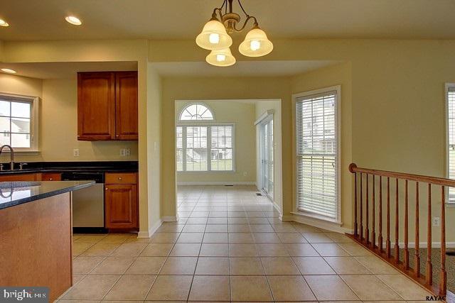 985 Silver Maple Circle Seven Valleys, PA 17360 - Photo 9 of 27