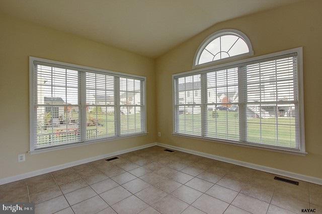 985 Silver Maple Circle Seven Valleys, PA 17360 - Photo 10 of 27