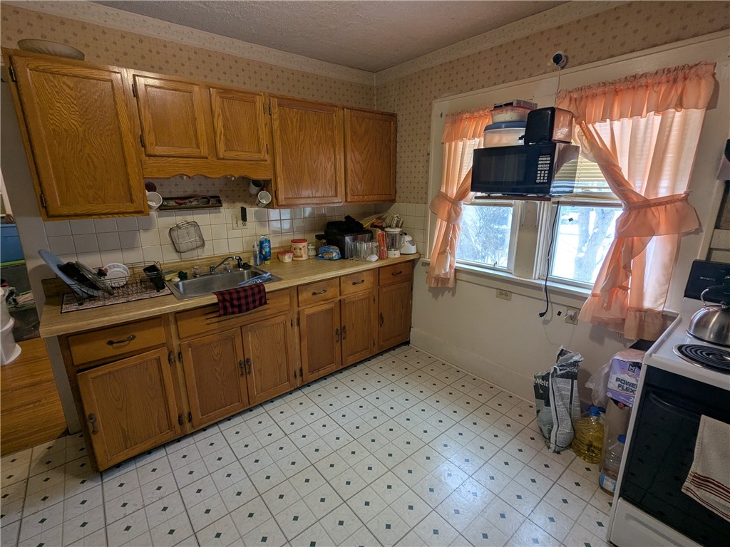 224 Ellicott Street Rochester, NY 14619 - Photo 6 of 24