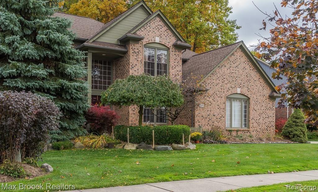 819 Rambling Drive Rochester Hills, MI 48307 - Photo 3 of 32