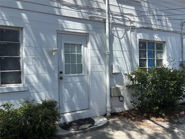 $1,200 | 507 Cleveland Avenue Southwest, Unit 2, Largo, FL 33770