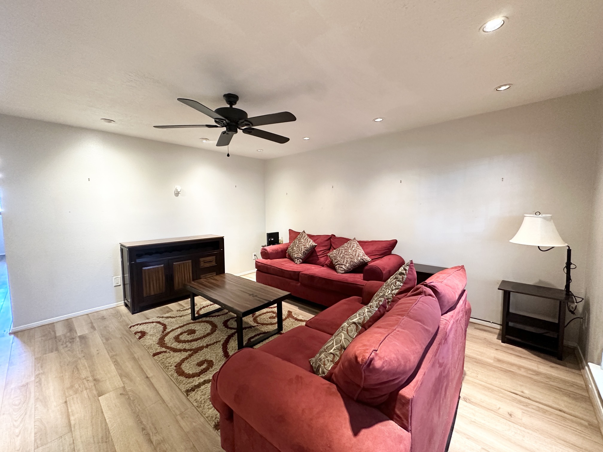 3224 Timmons Lane, Unit 154 Houston, TX 77027 - Photo 2 of 21 a living room with furniture a ceiling fan and a rug
