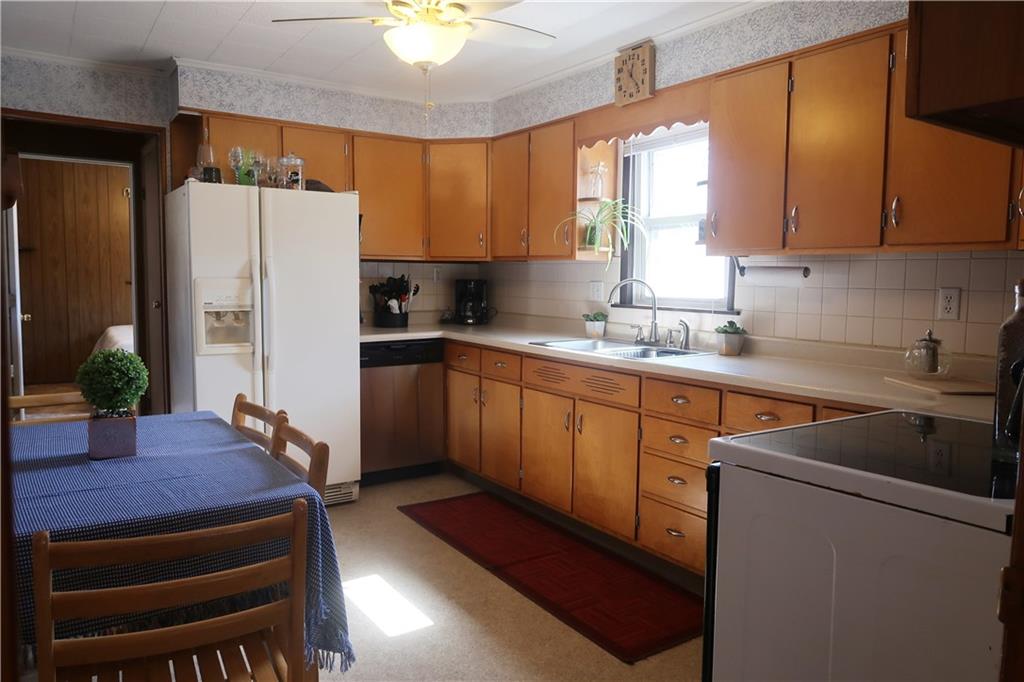 723 Story Road Export, PA 15632 - Photo 8 of 25 FABULOUS and Fully Equipped Eat-in Kitchen!