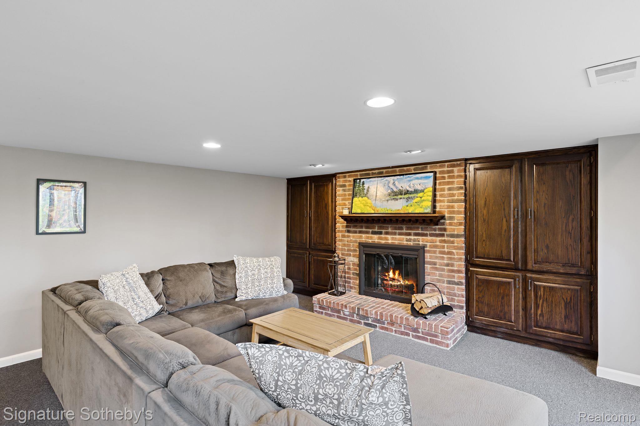 1640 Wakefield Court Rochester, MI 48306 - Photo 25 of 35 Gallery Image 25