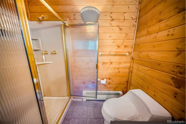 a view of a pathway along the building