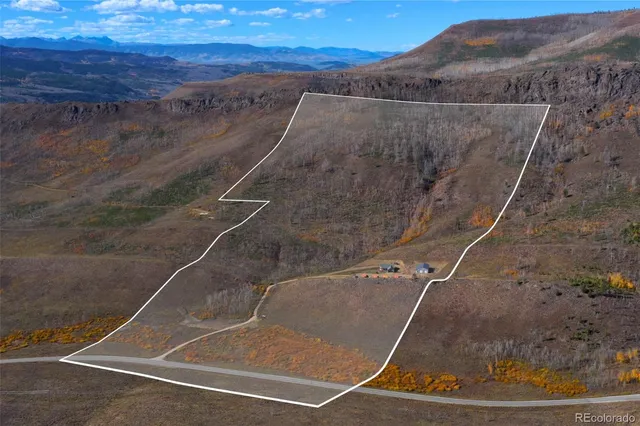 a view of a tennis court