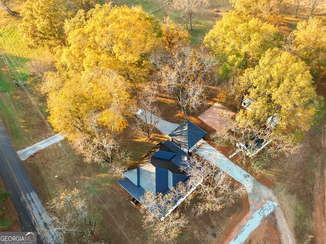 a view of porch with a backyard