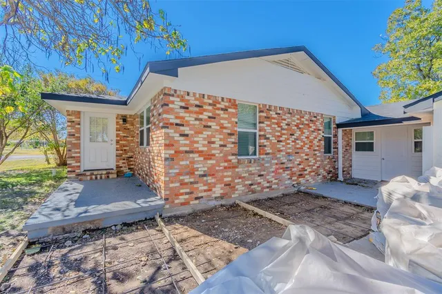 $2,600 | 605 Lloyd, Italy, TX 76651