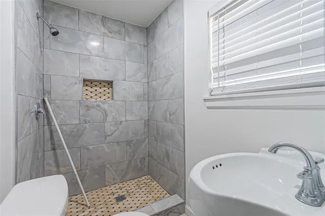 $2,600 | 605 Lloyd, Italy, TX 76651