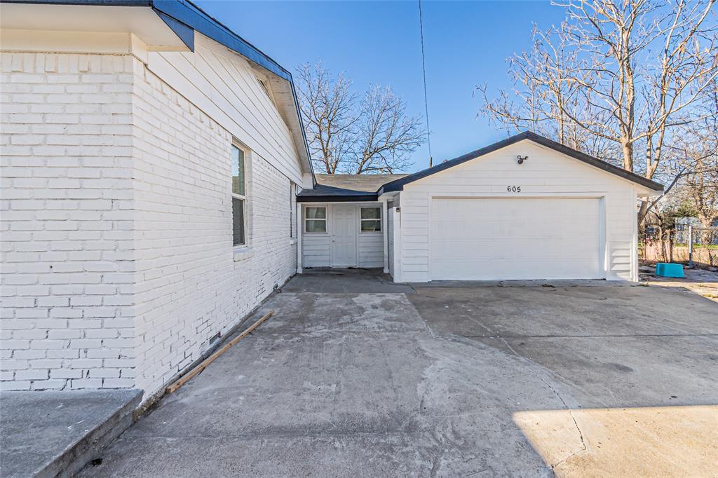 605 Lloyd Italy, TX 76651 - Photo 3 of 30 a view of house with a yard and garage