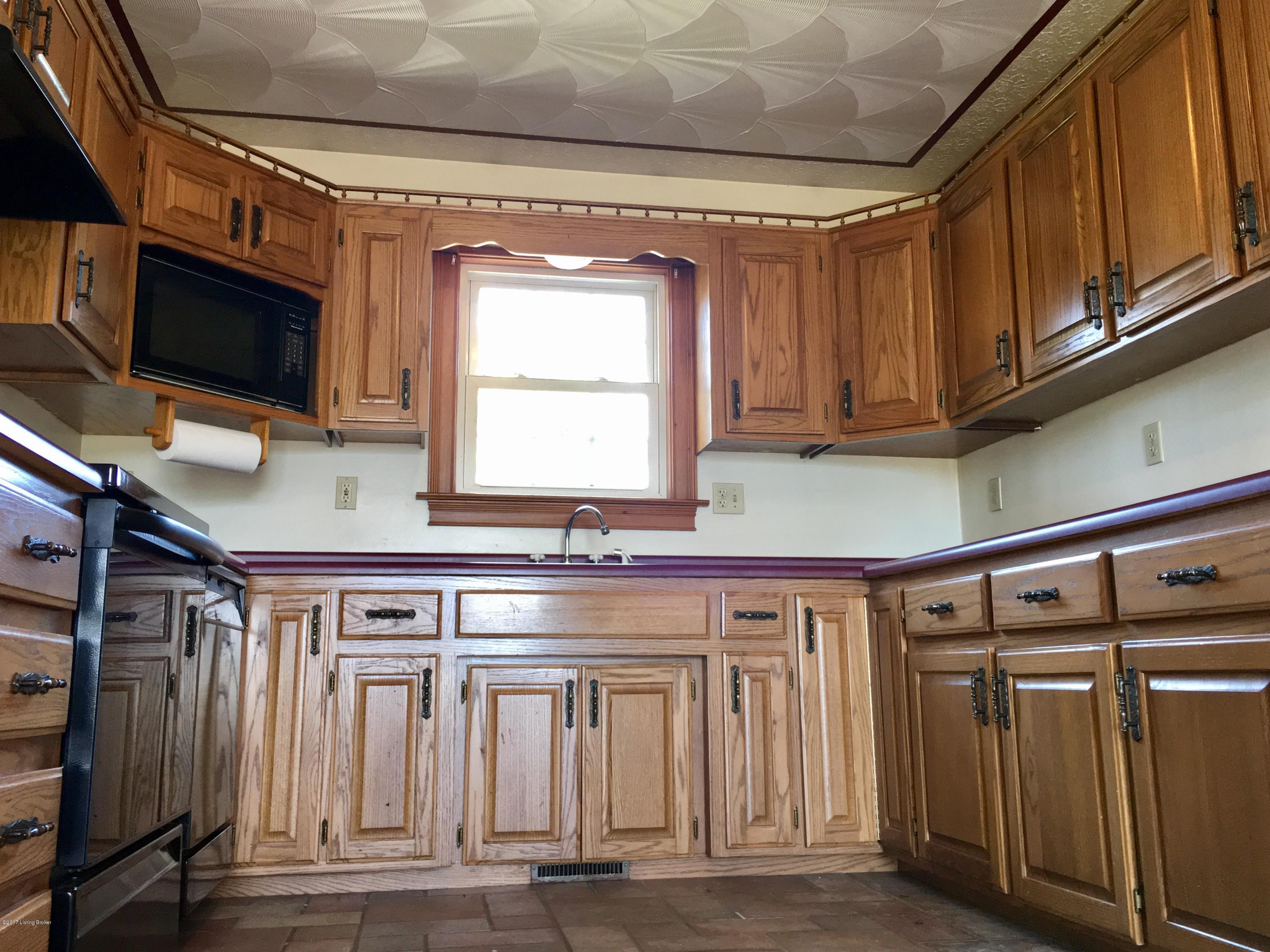 3388 Holy Cross Road Loretto, KY 40037 - Photo 16 of 21 Matching appliances such as range/oven, microwave and dishwasher remain with the property.