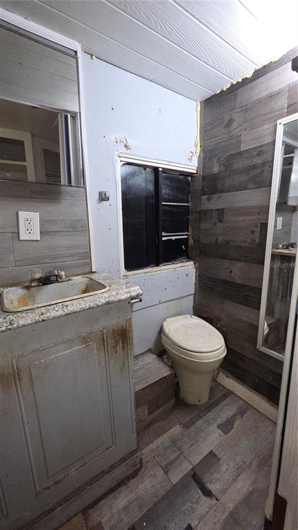 3000 Clarcona Road, Unit 510 Apopka, FL 32703 - Photo 7 of 8 a bathroom with a toilet a sink and mirror
