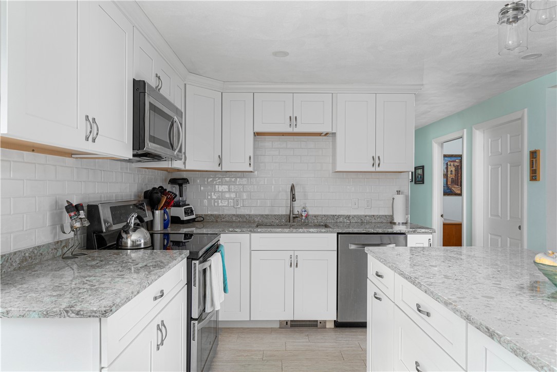 14 Cornell Road Narragansett, RI 02882 - Photo 4 of 32