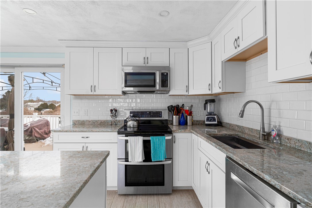14 Cornell Road Narragansett, RI 02882 - Photo 6 of 32