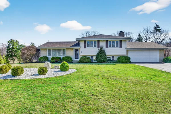 $3,600 | 113 South Wedgewood Drive, Barrington, IL 60010