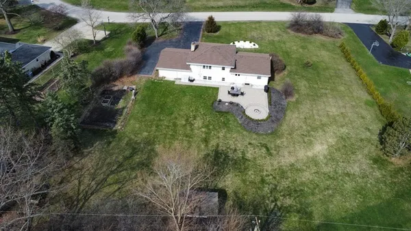 $3,600 | 113 South Wedgewood Drive, Barrington, IL 60010