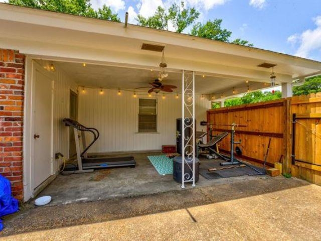 1694 South White Station Road Memphis, TN 38117 - Photo 21 of 26 Park your cars behind the gate.