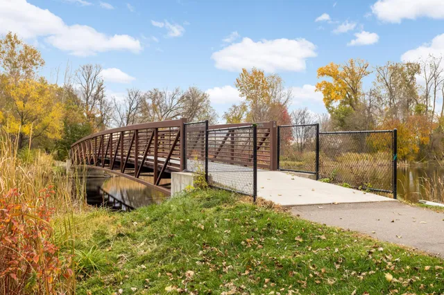 $1,650 | 2340 Ives Lane North, Plymouth, MN 55441