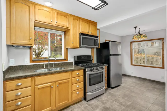 $1,650 | 2340 Ives Lane North, Plymouth, MN 55441