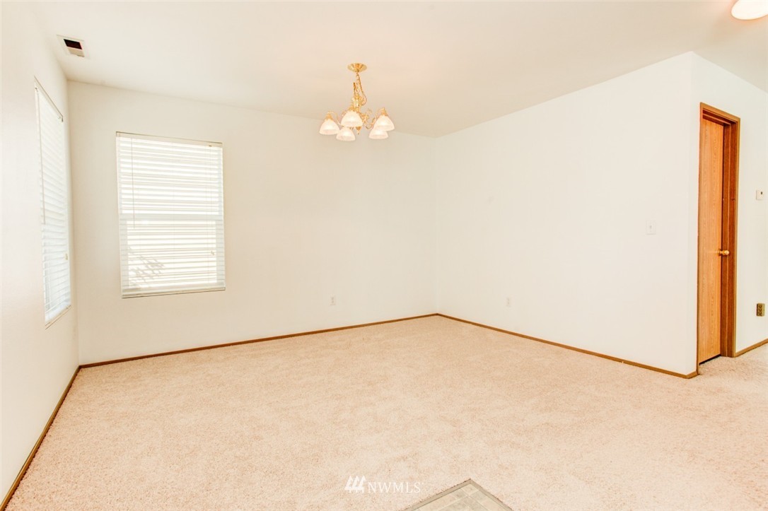 3923 154th Place Southeast Bothell, WA 98012 - Photo 6 of 23