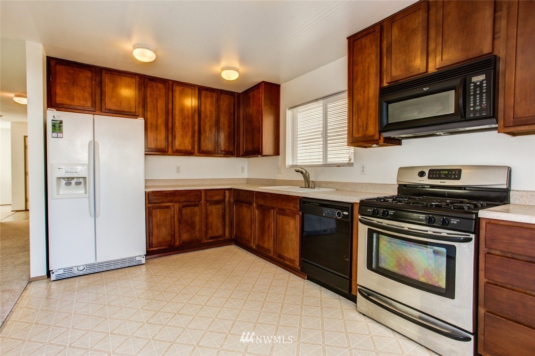 3923 154th Place Southeast Bothell, WA 98012 - Photo 9 of 23