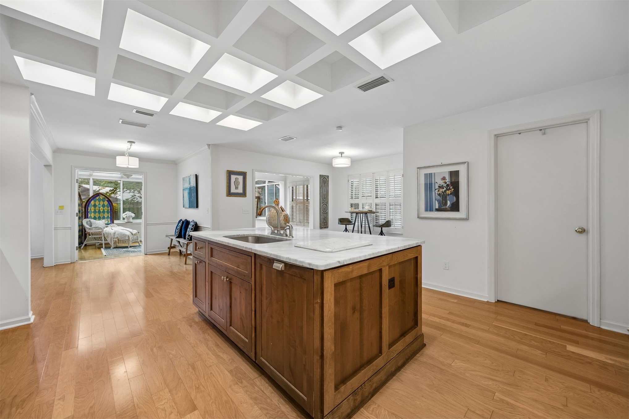 3110 Egans Bluff Road Fernandina Beach, FL 32034 - Photo 8 of 26 A coffered ceiling and the large island add to the ambiance.