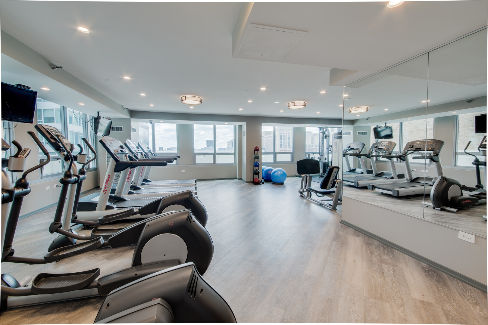 701 South Wells Street, Unit 2706 Chicago, IL 60607 - Photo 7 of 12 Gallery Image 7