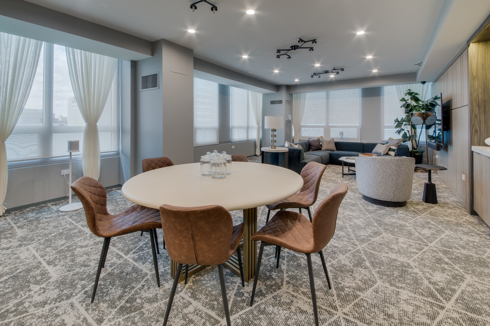 701 South Wells Street, Unit 2706 Chicago, IL 60607 - Photo 8 of 12 Gallery Image 8