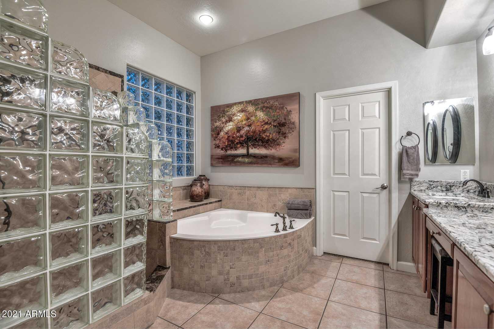 4640 West Rowel Road Phoenix, AZ 85083 - Photo 10 of 48 Night-Master Bath