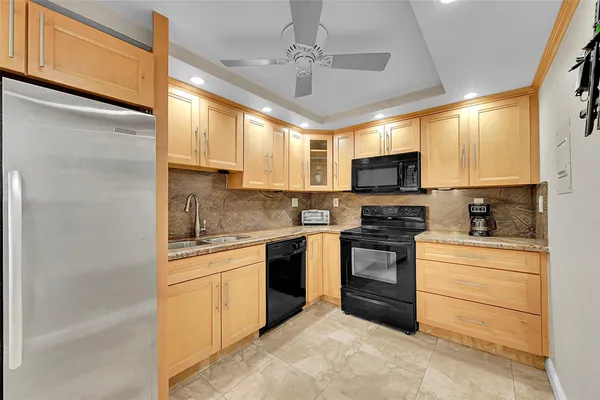 $2,700 | 525 North Ocean Boulevard, Unit 919, Pompano Beach, FL 33062