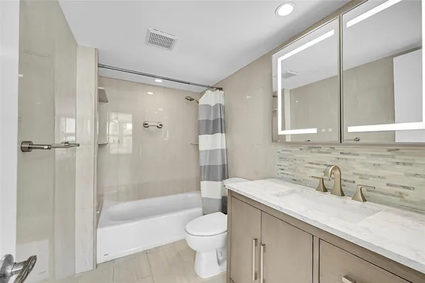 $2,700 | 525 North Ocean Boulevard, Unit 919, Pompano Beach, FL 33062