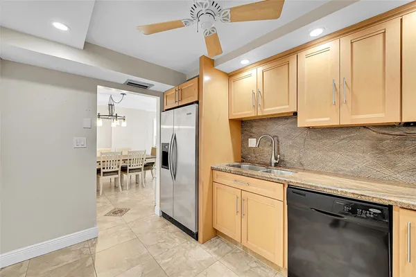 $2,700 | 525 North Ocean Boulevard, Unit 919, Pompano Beach, FL 33062