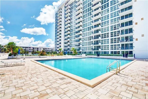 $2,700 | 525 North Ocean Boulevard, Unit 919, Pompano Beach, FL 33062