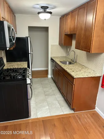 $2,500 | 32 Manchester Court, Unit D, Freehold, NJ 07728