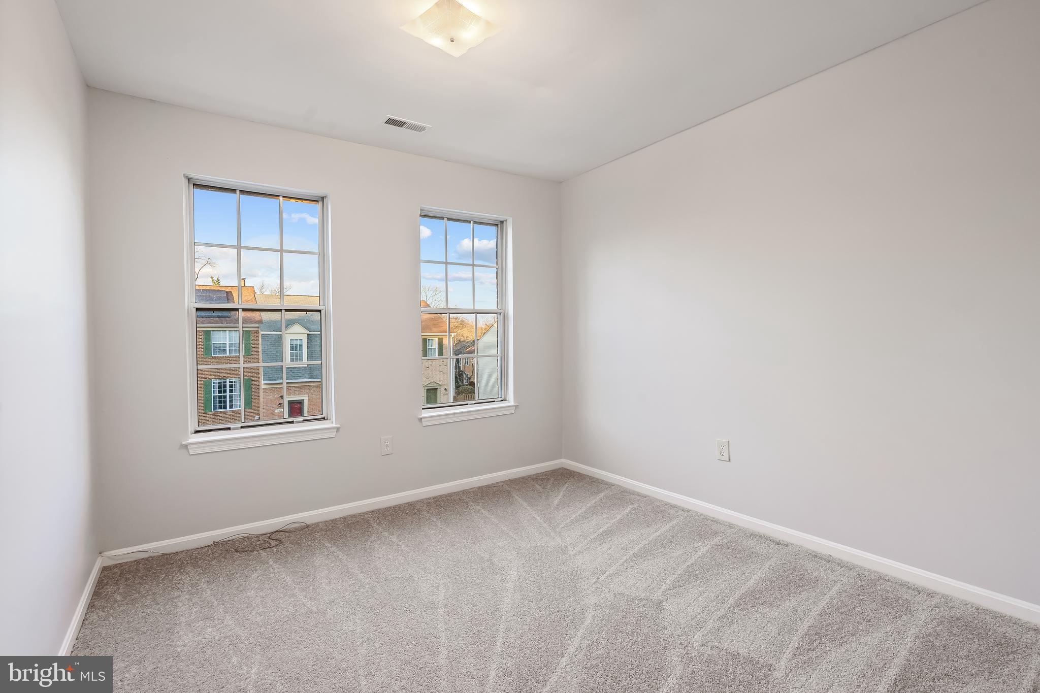 10322 Castlehedge Terrace Silver Spring, MD 20902 - Photo 17 of 25 an empty room with a window