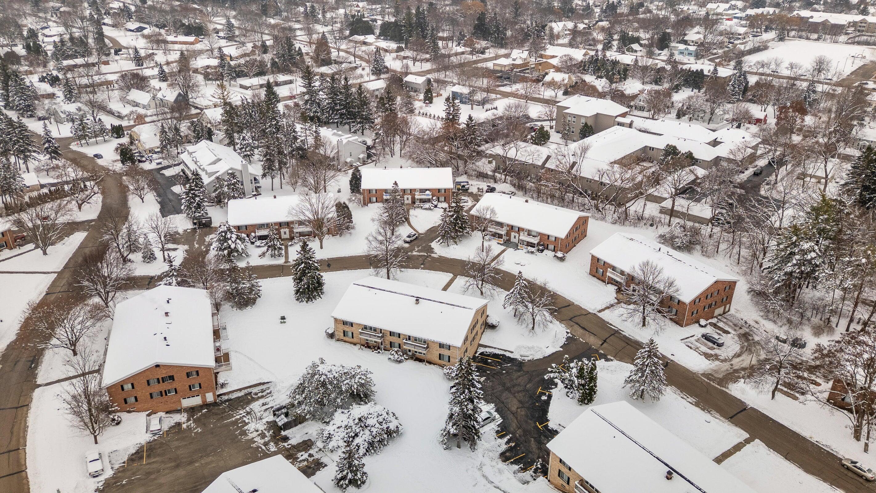 139 Heidel Road, Unit 7 Thiensville, WI 53092 - Photo 2 of 6 20251204154147161490000000-o