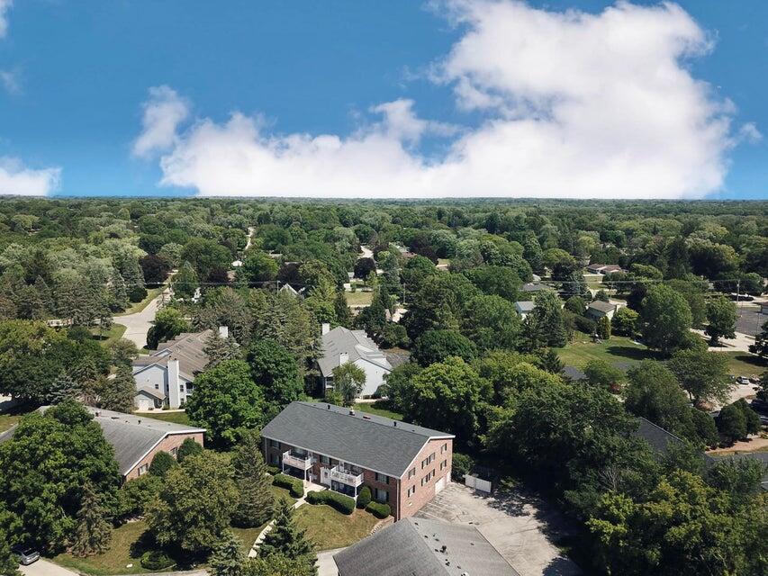 139 Heidel Road, Unit 7 Thiensville, WI 53092 - Photo 3 of 6 20251203225912247547000000-o